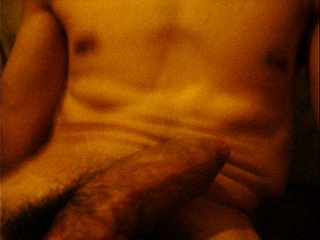 asiendome la paja para que les guste mi pene a los de esta pagina