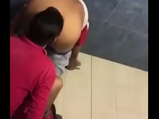 BANHEIR&Atilde;O MASCULINO CHUPANDO C&Uacute; INSTAGRAM @biancamorais777 SEGUEM L&Aacute; GENTE