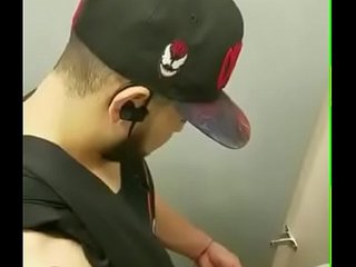 Tatuado con tremenda verga
